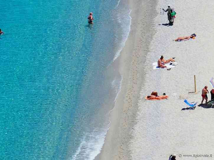 Multe in spiaggia fino a 3mila euro: scattano i nuovi divieti dell’estate 2026