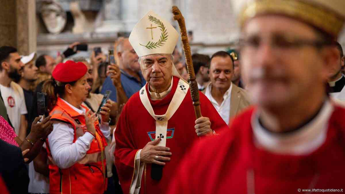 L’arcivescovo di Napoli scrive ‘ai potenti’ dopo la pistola in regalo. Ma, senza nomi, è una lettera non scritta