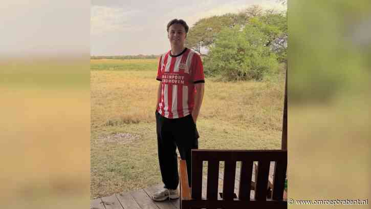 Is dit het nieuwe PSV-shirt? Robbie van Bankzitters verwijdert vakantiefoto