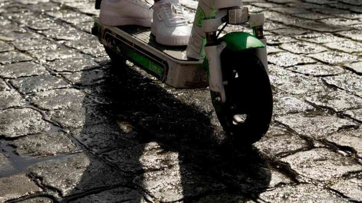 E-Scooter-Fahrer stößt mit Kind zusammen