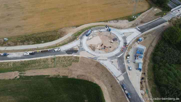 Erster Betonkreisverkehr in Oberfranken entsteht bei Buttenheim