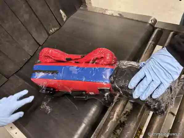 Tientallen kilo’s Thaise wiet verstopt in thaiboksspullen onderschept op Schiphol