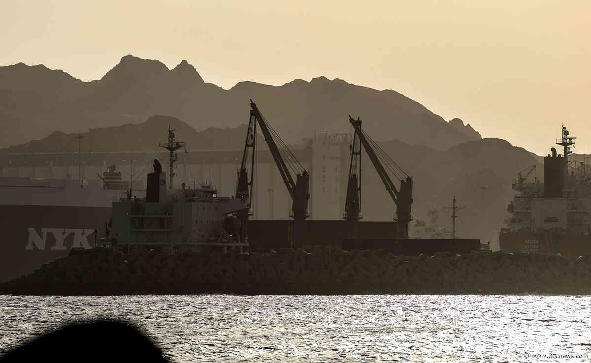 Oil hits $87 per barrel again after latest U.S. strikes on Iran, looming blockade