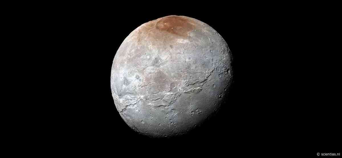 Pluto’s grootste maan verbergt een geheim dat astronomen bijna 50 jaar zochten