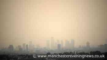 Health experts issue urgent advice on wildfire smoke as Dovestone plume spreads for miles