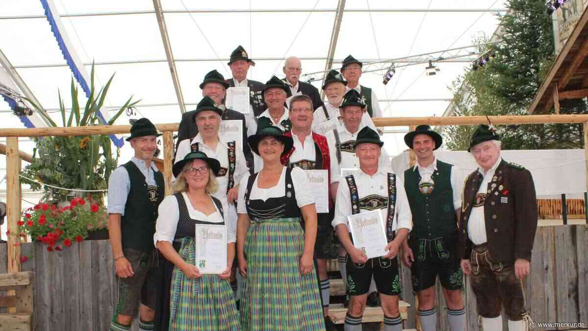 Zum 30. Geburtstag: Böllerschützen lassen es krachen