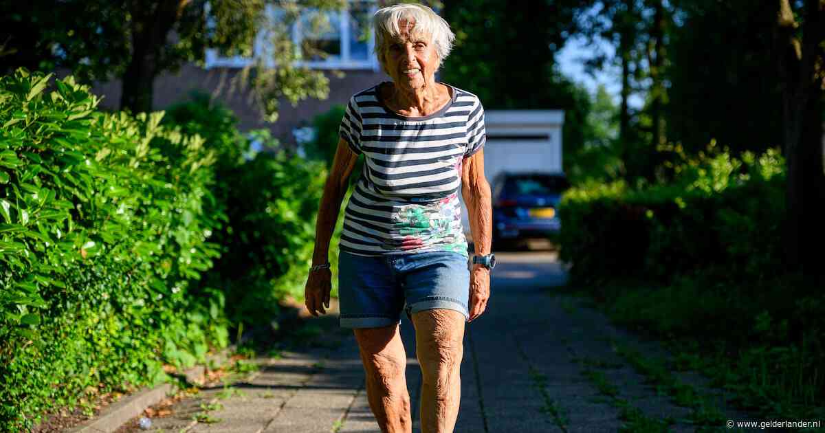 Blanche (92) is de oudste deelnemer aan de Nijmeegse Vierdaagse: ‘Ik ben een echte doorzetter’