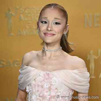 Ariana Grande battles technical difficulties during Brooklyn show