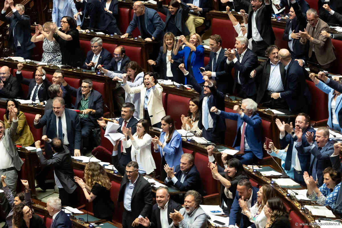 “Elezioni, elezioni”, il video del boato alla Camera: centrodestra sconfitto sul voto alle preferenze nella legge elettorale