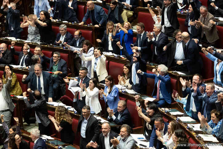 “Elezioni, elezioni”, il video del boato alla Camera: centrodestra sconfitto sul voto alle preferenze nella legge elettorale