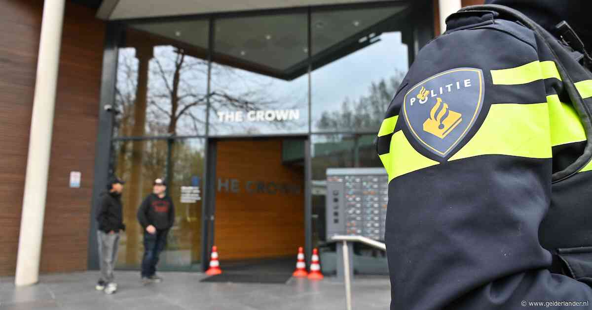 OM: man (33) wurgde vrouw in appartementencomplex in Arnhem, partner volgt zaak via videoverbinding