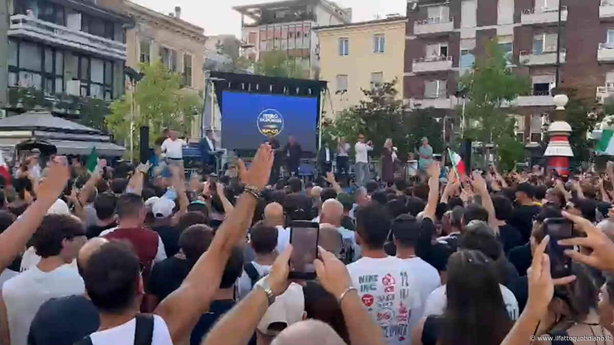 Saluti fascisti al comizio di Vannacci a Pescara: gli attivisti tendono il braccio al grido di “Italia, nazione, remigrazione”