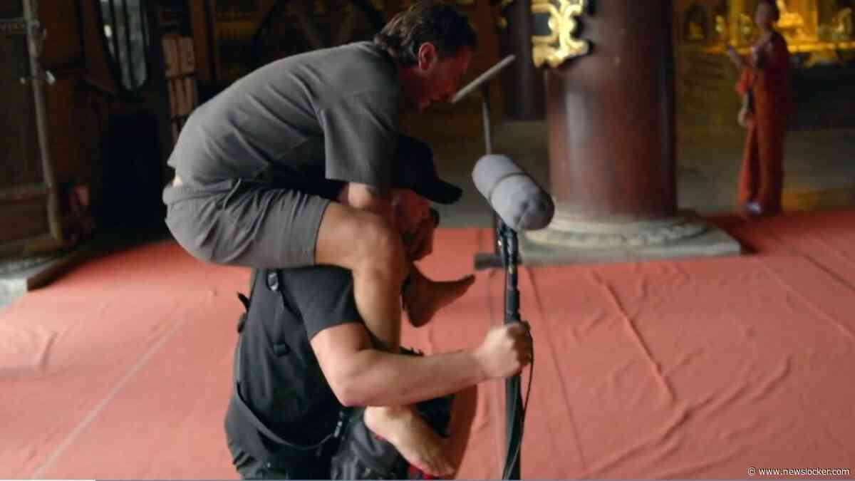 Alles voor een finaleplek in Het perfecte plaatje op reis: Danny Froger klimt op cameraman in tempel