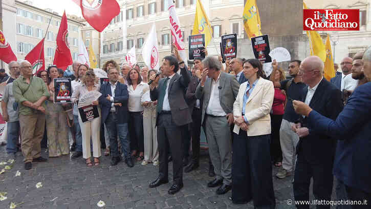 Legge elettorale, le opposizioni unite in piazza. Conte: “Se Meloni ha dignità deve salire Colle e dimettersi”. Schlein: “Prenda atto del fallimento”