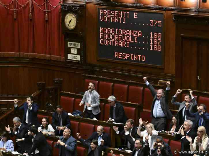 Legge elettorale, bocciato l'emendamento sulle preferenze. Scintille tra sinistra e vannacciani e l'opposizione occupa l'Aula