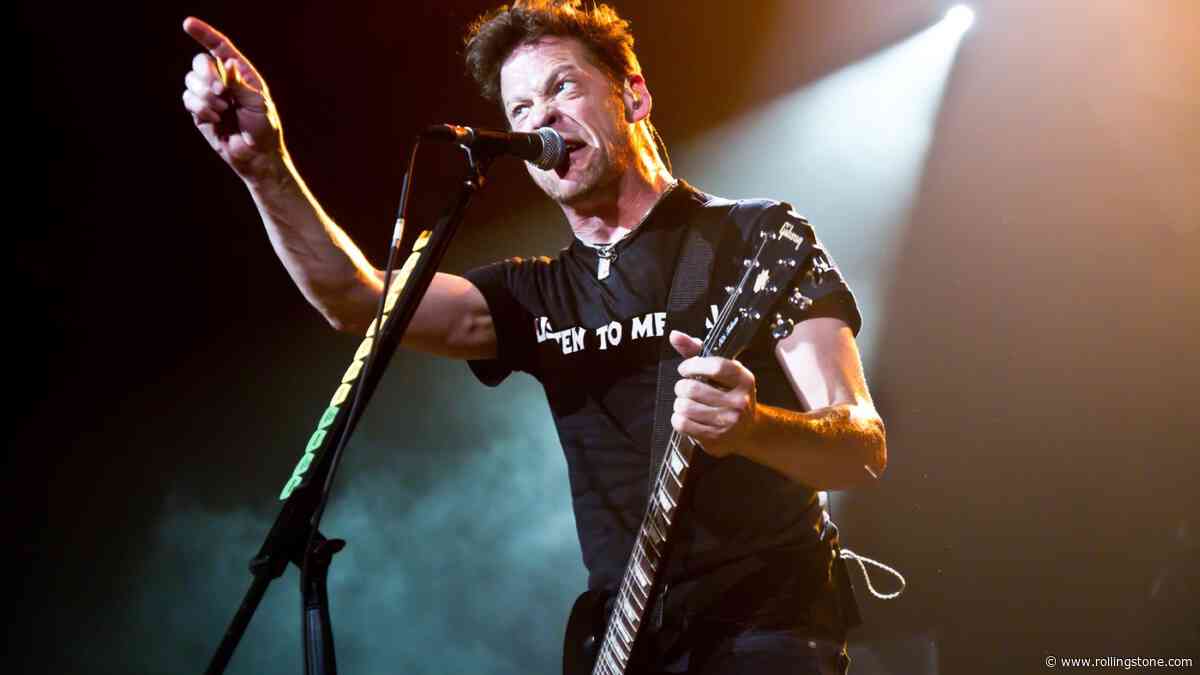 Jason Newsted on the Time Metallica Had Darts Thrown at Them Onstage