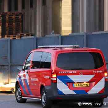 Drie medewerkers naar ziekenhuis na brand in machine bij bedrijf in Almelo