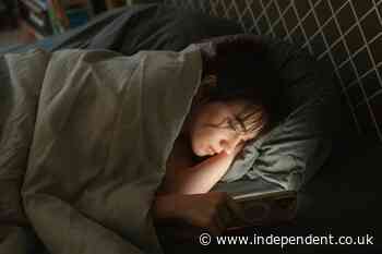 Starmer to issue social media curfew for teenagers in bid to crack down on addictive scrolling