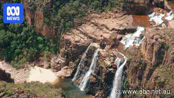 Tourists turn away from NT as Kakadu travellers greeted by closure signs