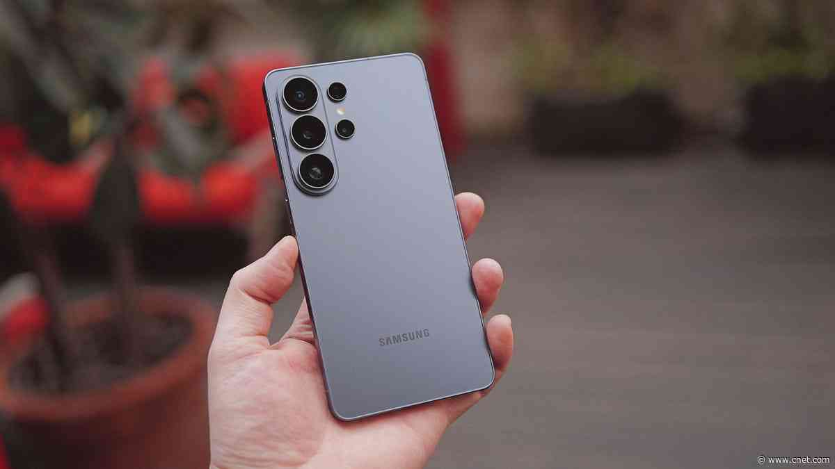 Some Galaxy S26 Ultra Phone Displays Are Reportedly Developing a Red Tint