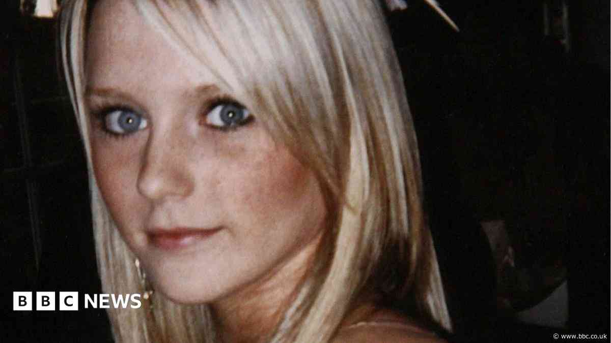 Met officer kept murder photos 'for bragging over'