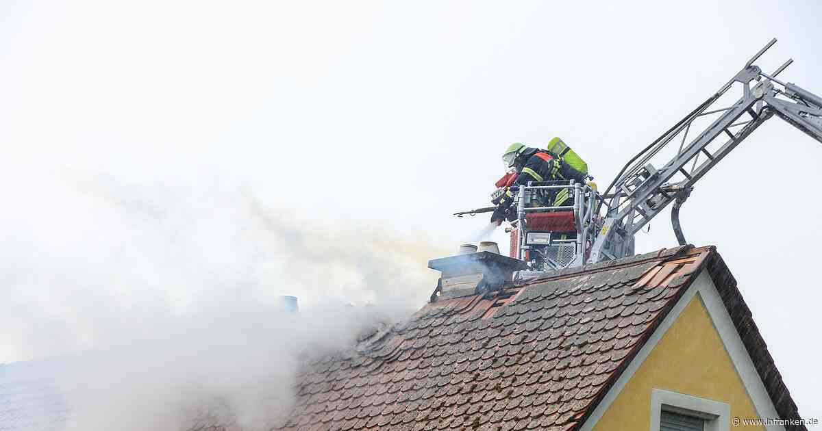 Feuer in Kleinlangheim: Hausbewohner bei Dachstuhlbrand verletzt
