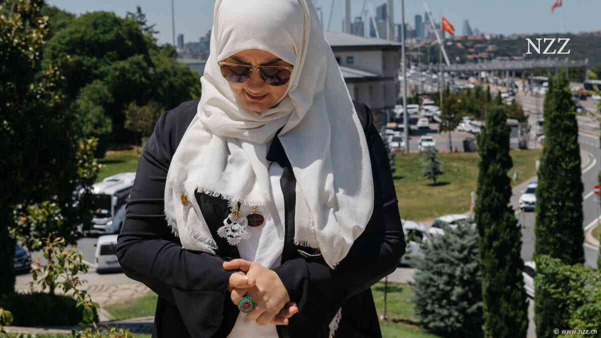 «Wenn du mich erschiessen willst, dann erschiess mich von hinten»: wie Safiye Bayat die türkischen Putschisten herausforderte