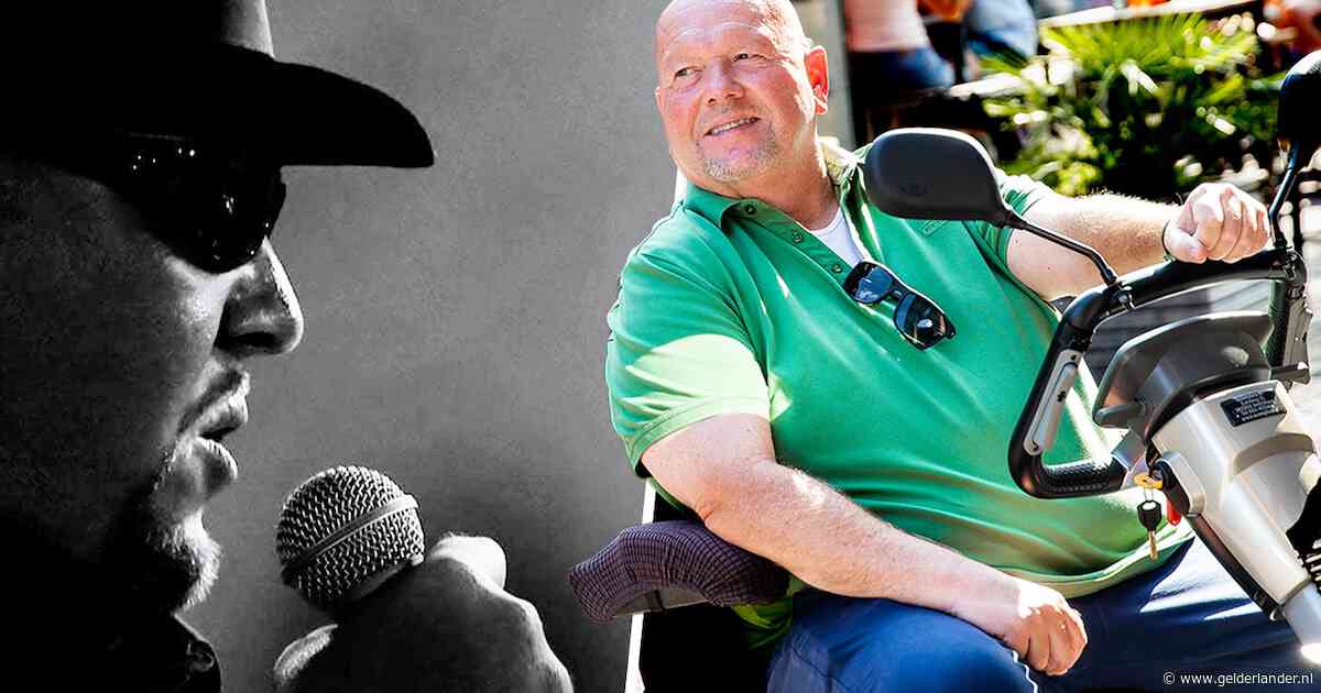 Jeroen ‘Hazes’ loopt met vage klachten ziekenhuis in, paar dagen later kan hij alleen zijn hoofd nog bewegen: ‘Heel angstig’