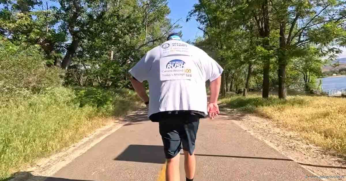 Man rent marathon met 125 T-shirts aan: ‘Voelde me een levende burrito’