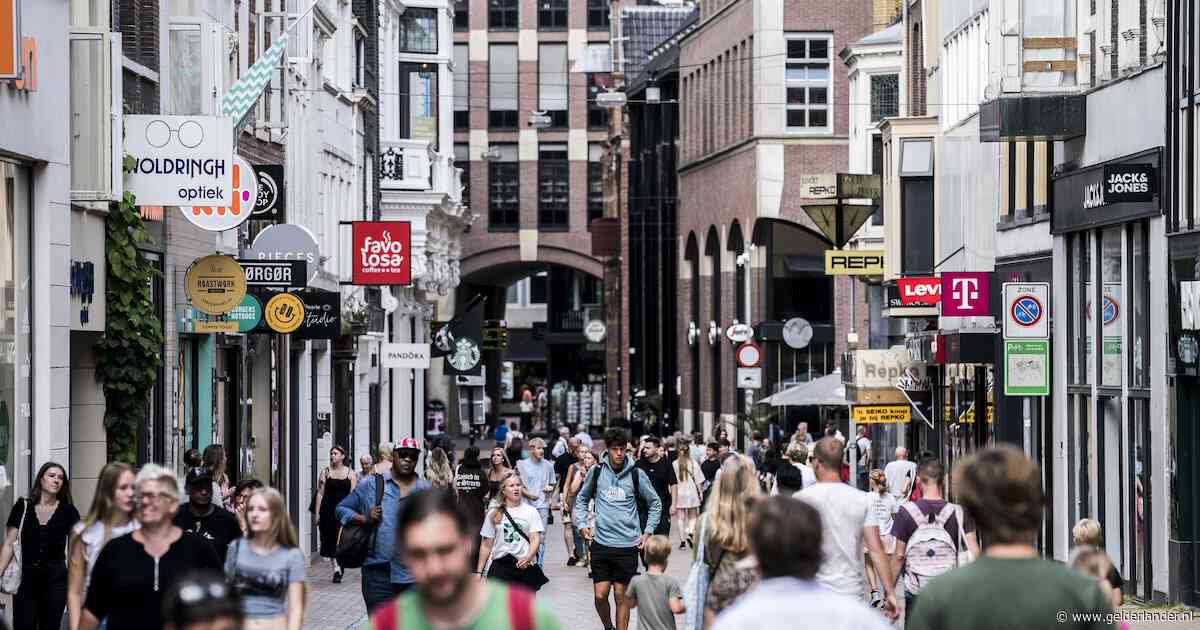 Inflatie daalt, al voelt dat niet zo: ‘Als prijs gelijk blijft valt het niet op, als het duurder wordt wel’