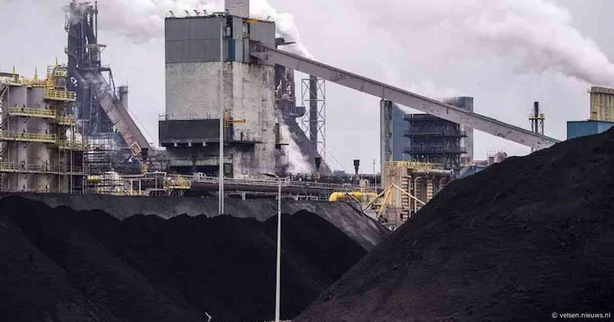 Tata aan de slag met opruimen vervuiling door staalslakken
