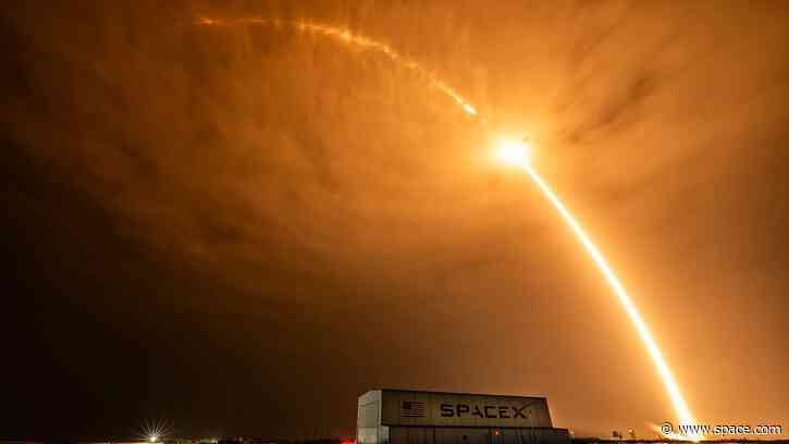 SpaceX launches flight-proven rocket for 600th time, sending Starlink satellites to orbit (video)