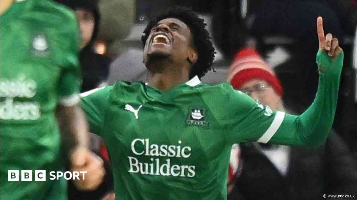Ogbeta joins Maritimo after Plymouth exit