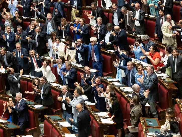 Il governo va sotto per un voto. Blitz per stoppare le preferenze
