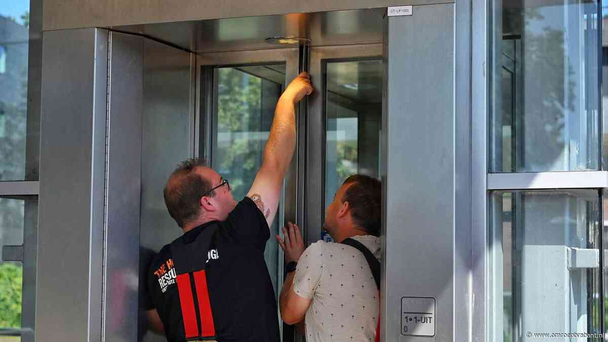 Opnieuw zit iemand vast in bloedhete en beruchte lift op station Oisterwijk