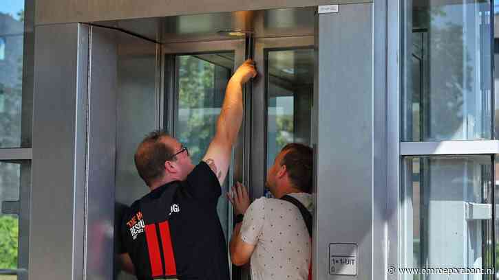 Opnieuw zit iemand vast in bloedhete en beruchte lift op station Oisterwijk