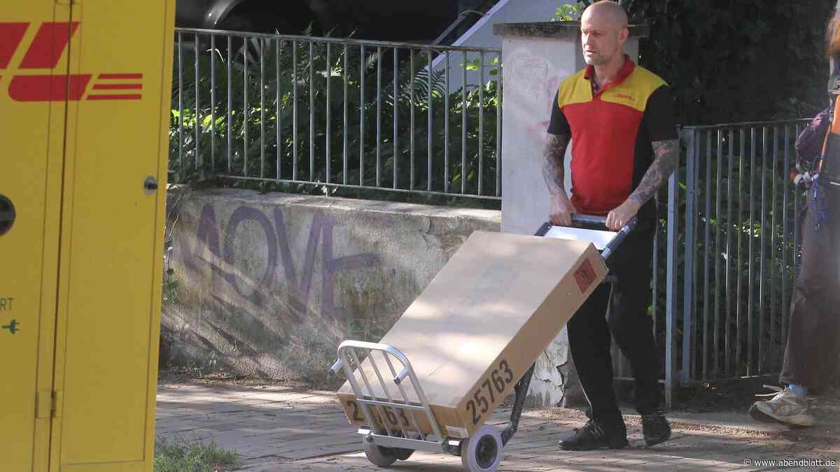 Warum TV-Star Jürgen Vogel jetzt als DHL-Bote in Harburg unterwegs ist