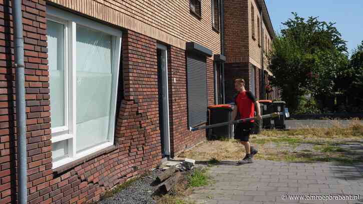 Auto botst tegen huis in Den Bosch en richt veel schade aan