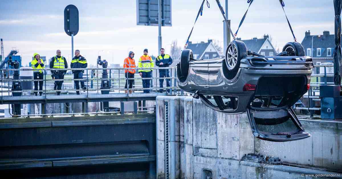 Brugwachter vervolgd voor dood door schuld na val vrouw (58) met auto van brug