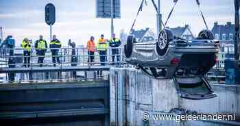 Brugwachter vervolgd voor dood door schuld na val vrouw (58) met auto van brug