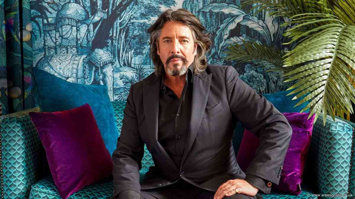 Laurence Llewelyn-Bowen says Buckingham Palace 'smells of cabbage' in brutal swipe