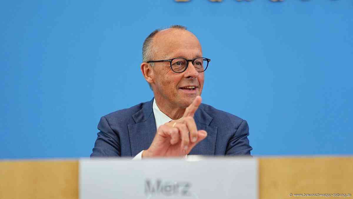 Merz‘ Sommer-Pressekonferenz: Merkel-Vergleich sorgt für ersten Lacher