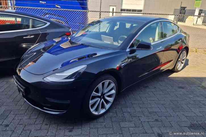 Je koopt een Tesla Model 3 al voor minder dan €13.000, maar dan moet je heel wat voor lief nemen