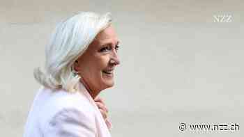 Marine Le Pen präsentiert sich als Jeanne d’Arc in Fussfesseln