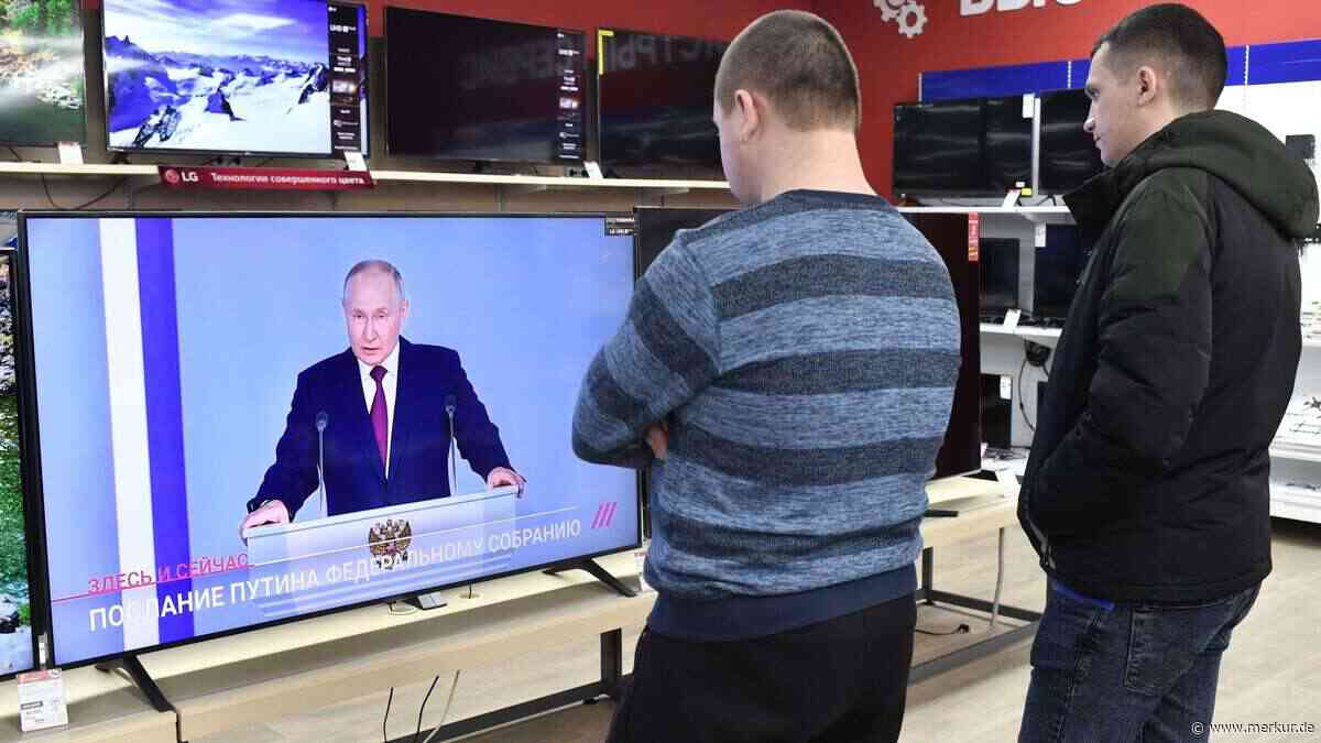 Russen bleiben dem Fernsehen treu – aber das Vertrauen bricht ein