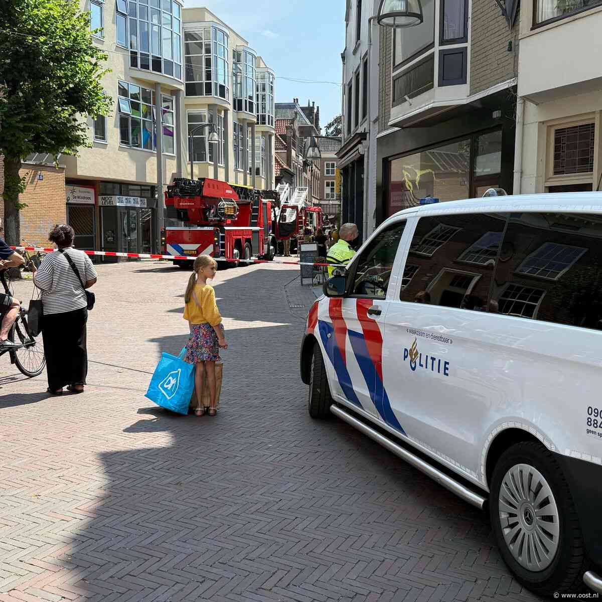 Winkels ontruimd vanwege brandende airco in Deventer