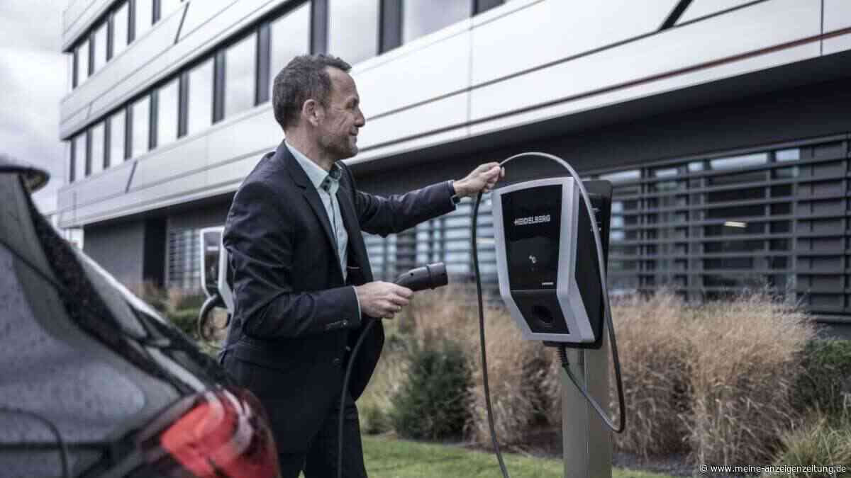 Revolution mit Haken  – E-Autoumstellung bei Flotten  