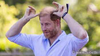 "Scheißen, duschen, rasieren" : Warum Prinz Harry im Bad lieber "nicht hinsieht"