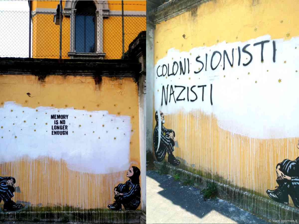 Gli estremisti sfregiano anche la Shoah, imbrattato il murale della memoria a Milano: “Coloni sionisti nazisti”