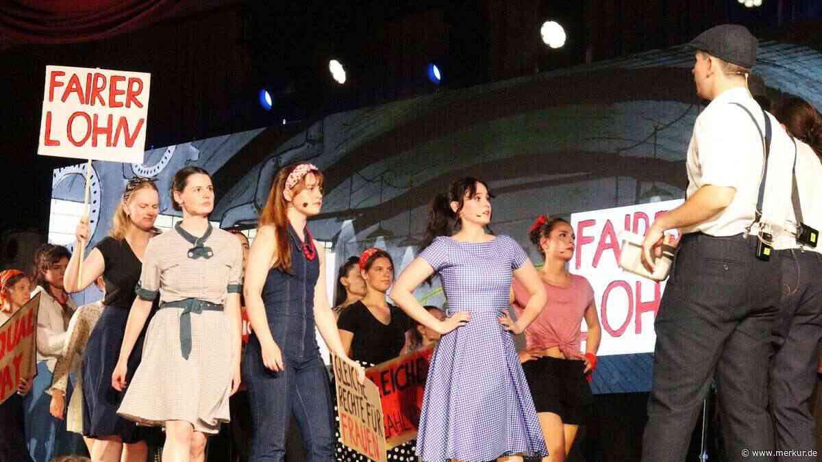„Made in Dagenham“: Gymnasiasten begeistern mit Musical, das hochaktuelles Thema aufgreift
